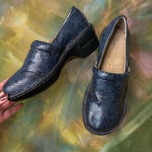 blue floral g.h bass & co unisex bass clogs